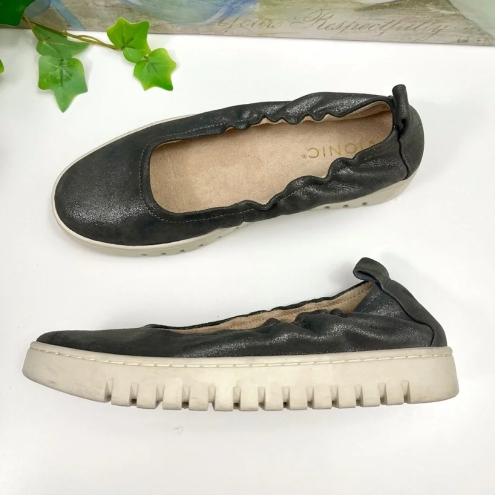 Vionic Uptown Leather Ballet Flat Round Toe Slip On in Gray Size 6